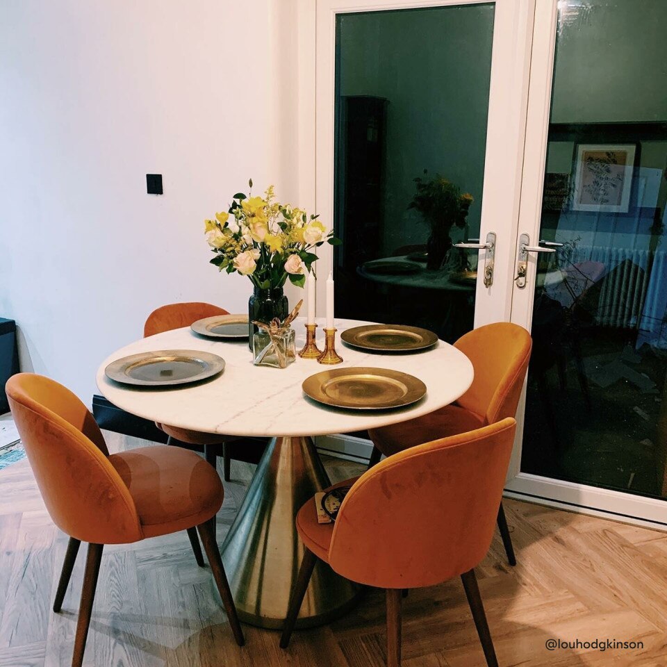 Silhouette Pedestal Marble Round Dining Table (122 cm)