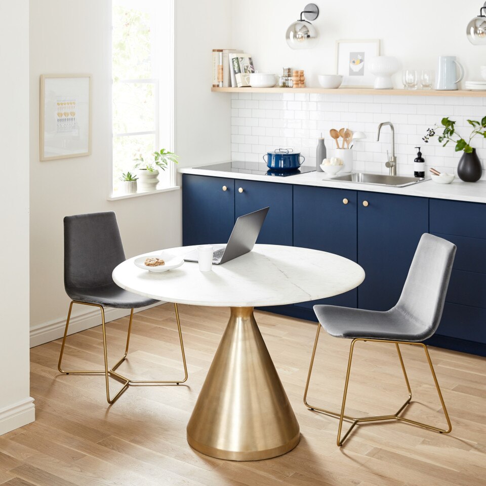 Silhouette Pedestal Marble Round Dining Table (122 cm)