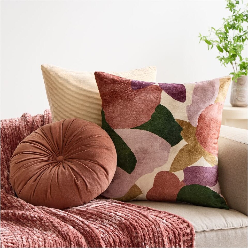 Classic Velvet Tufted Round Cushion