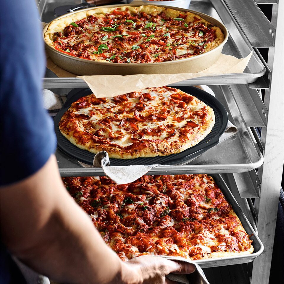Williams Sonoma Emile Henry French Ceramic Pizza Stone