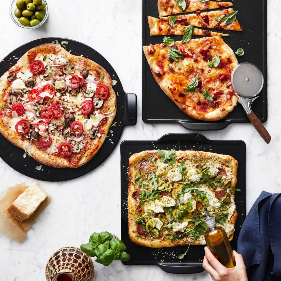 Williams Sonoma Emile Henry French Ceramic Pizza Stone