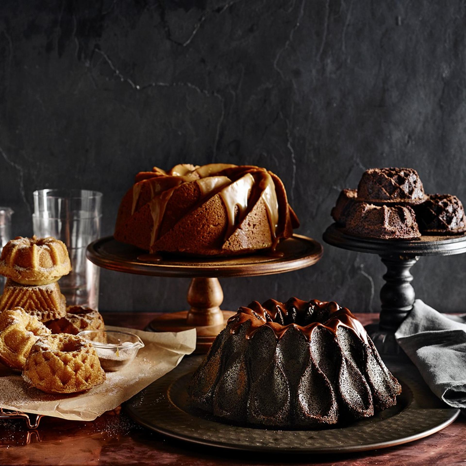 Nordic ware heritage bundt pan hot sale