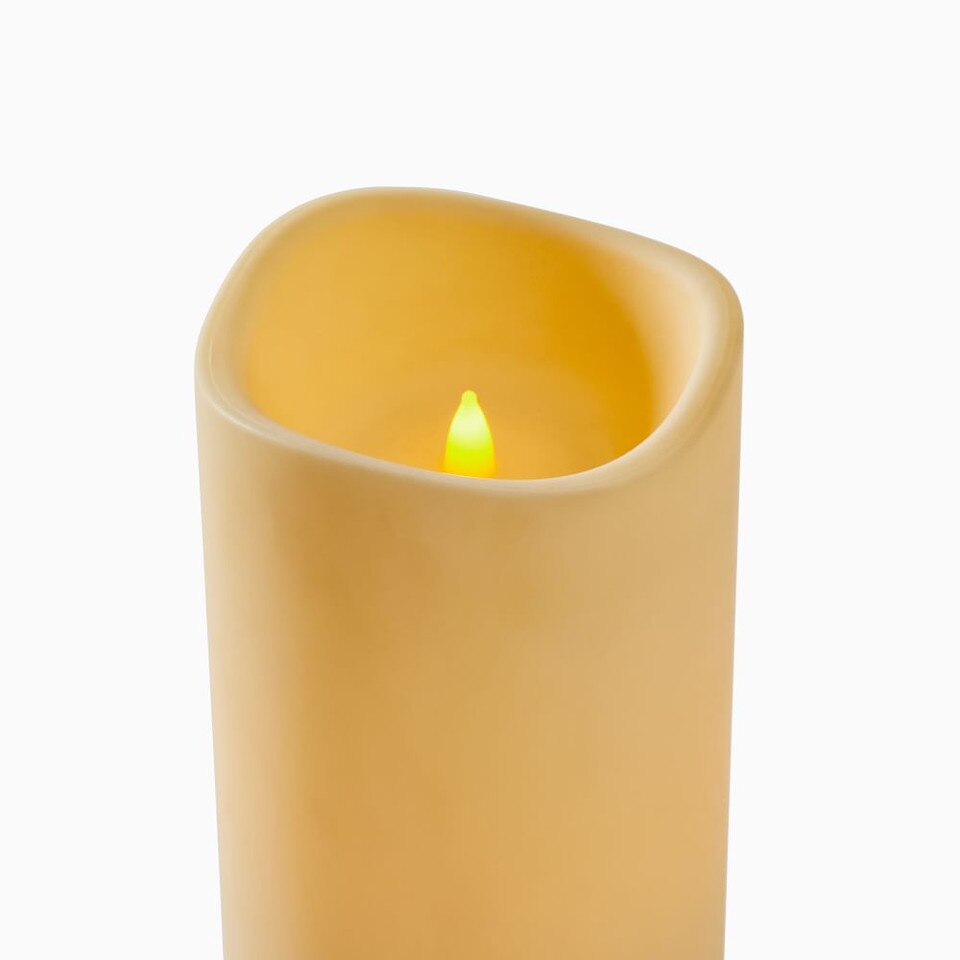 Indoor/Outdoor Wavy-Edge Basic Candle - Ivory