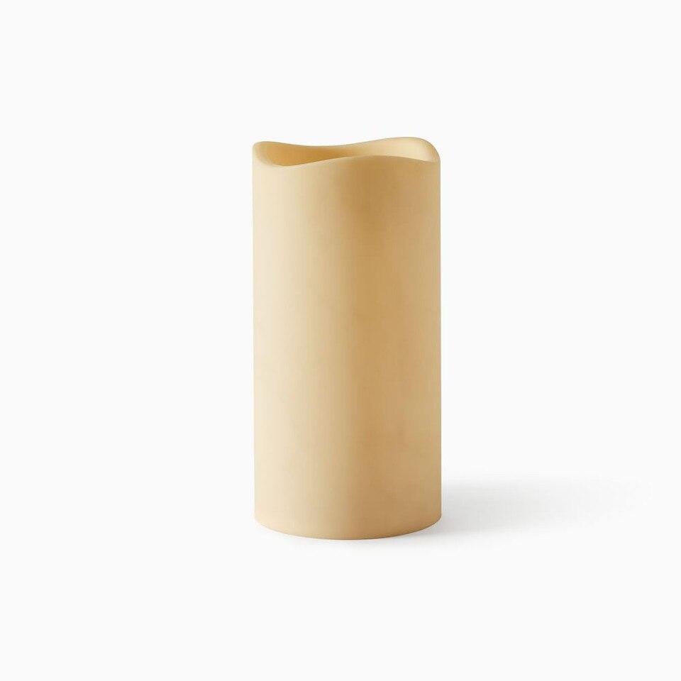 Indoor/Outdoor Wavy-Edge Basic Candle - Ivory