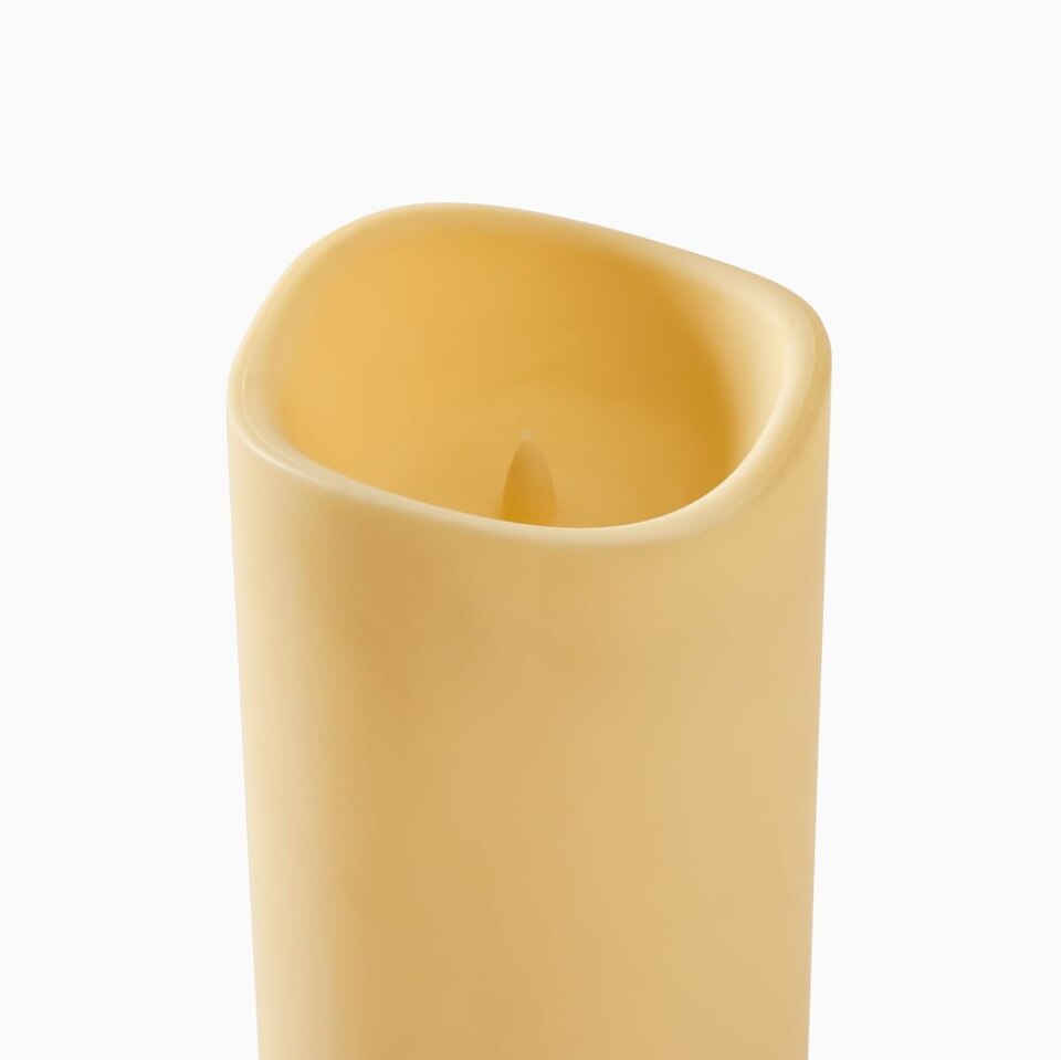 Indoor/Outdoor Wavy-Edge Basic Candle - Ivory