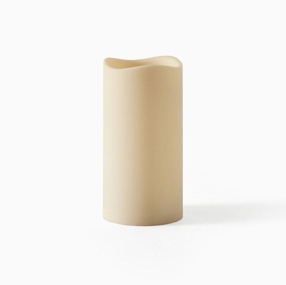 Indoor/Outdoor Wavy-Edge Basic Candle - Ivory