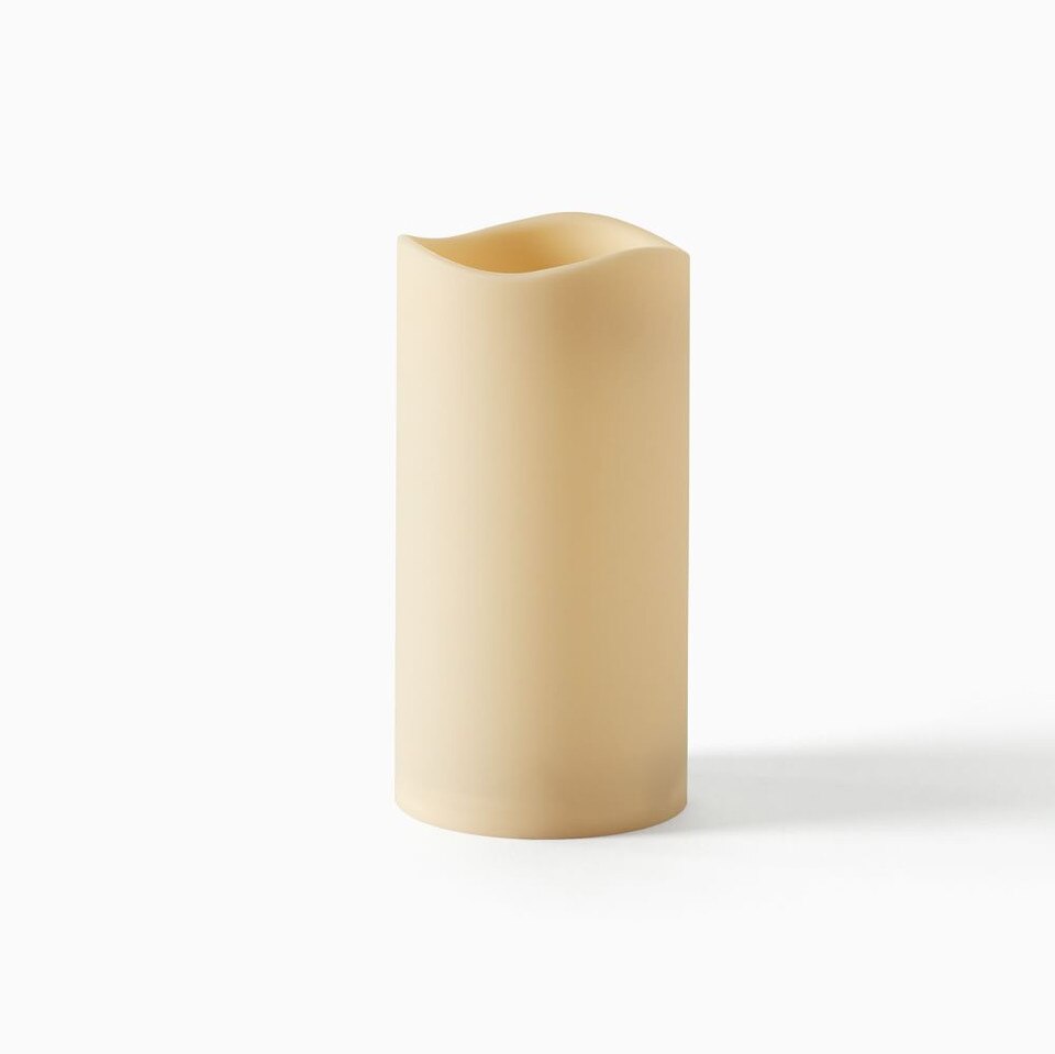 Indoor/Outdoor Wavy-Edge Basic Candle - Ivory