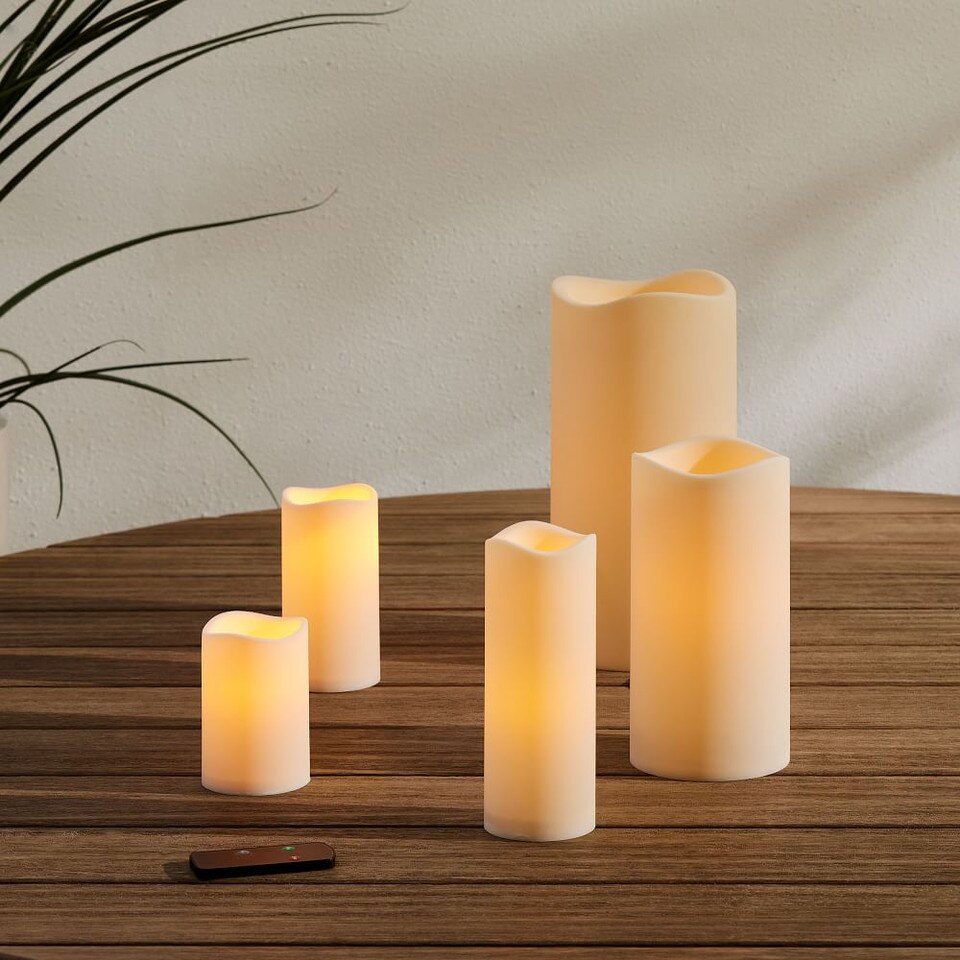 Indoor/Outdoor Wavy-Edge Basic Candle - Ivory