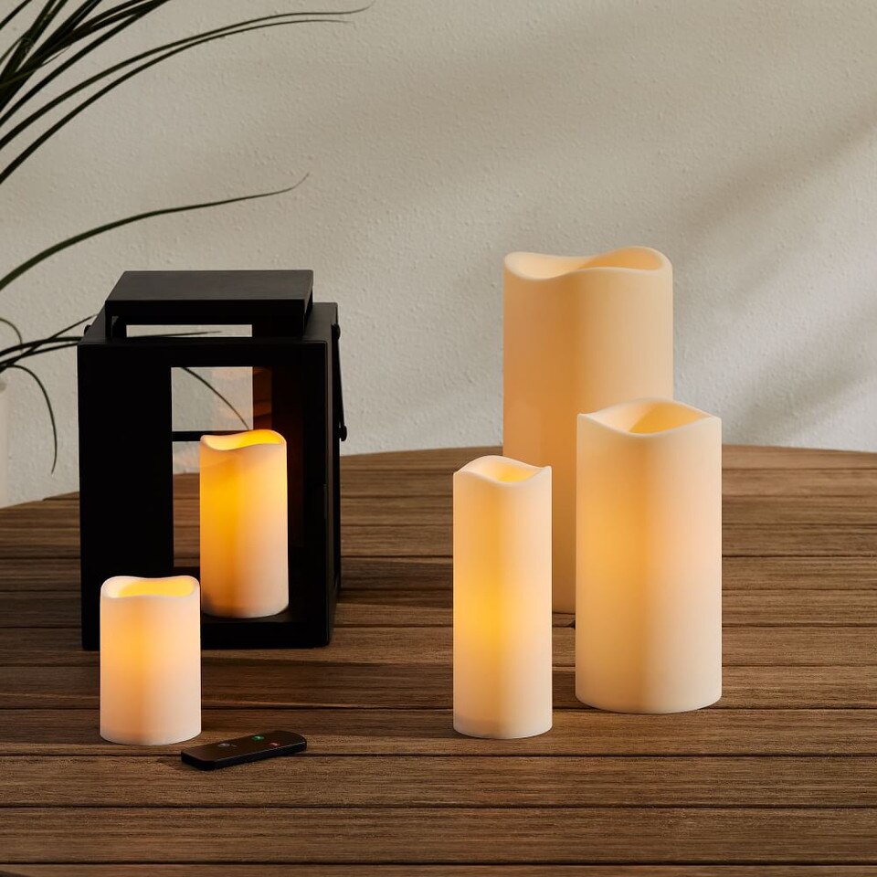 Indoor/Outdoor Wavy-Edge Basic Candle - Ivory
