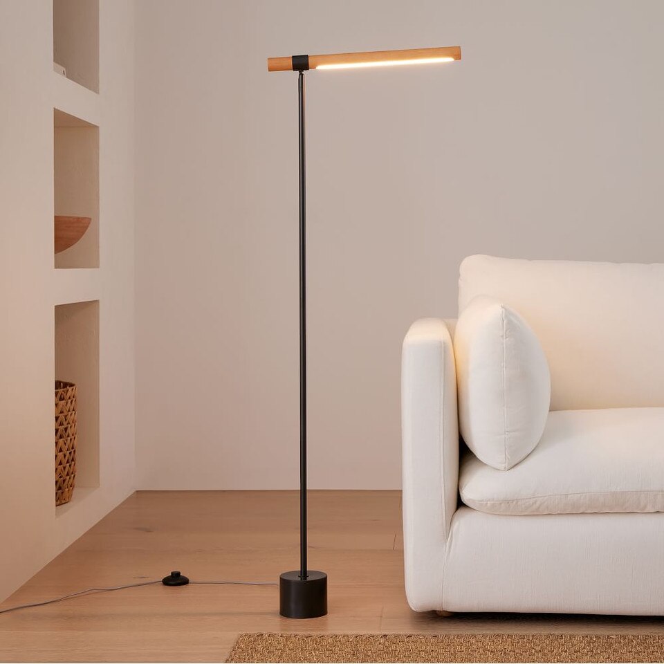 Linear Wood LED Floor Lamp (117 cm)