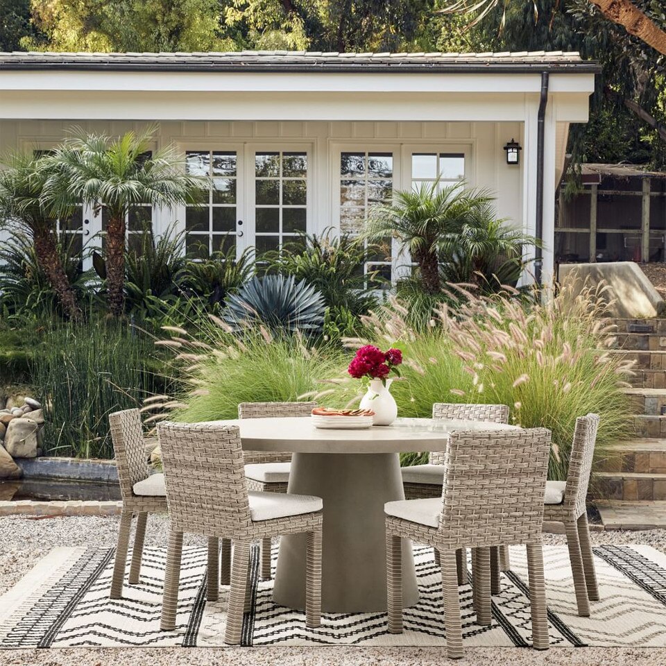 Concrete Pedestal Outdoor Round Dining Table