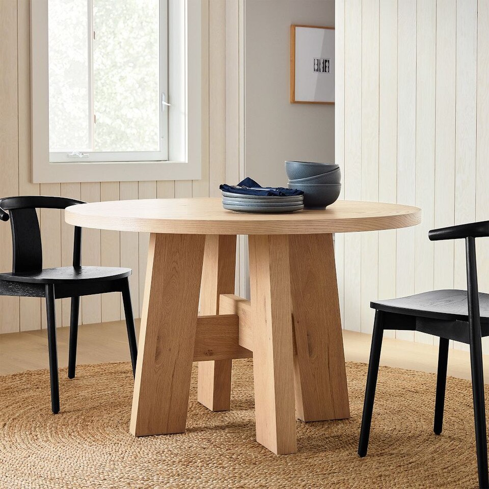 Putnam Round Dining Table (183 cm)