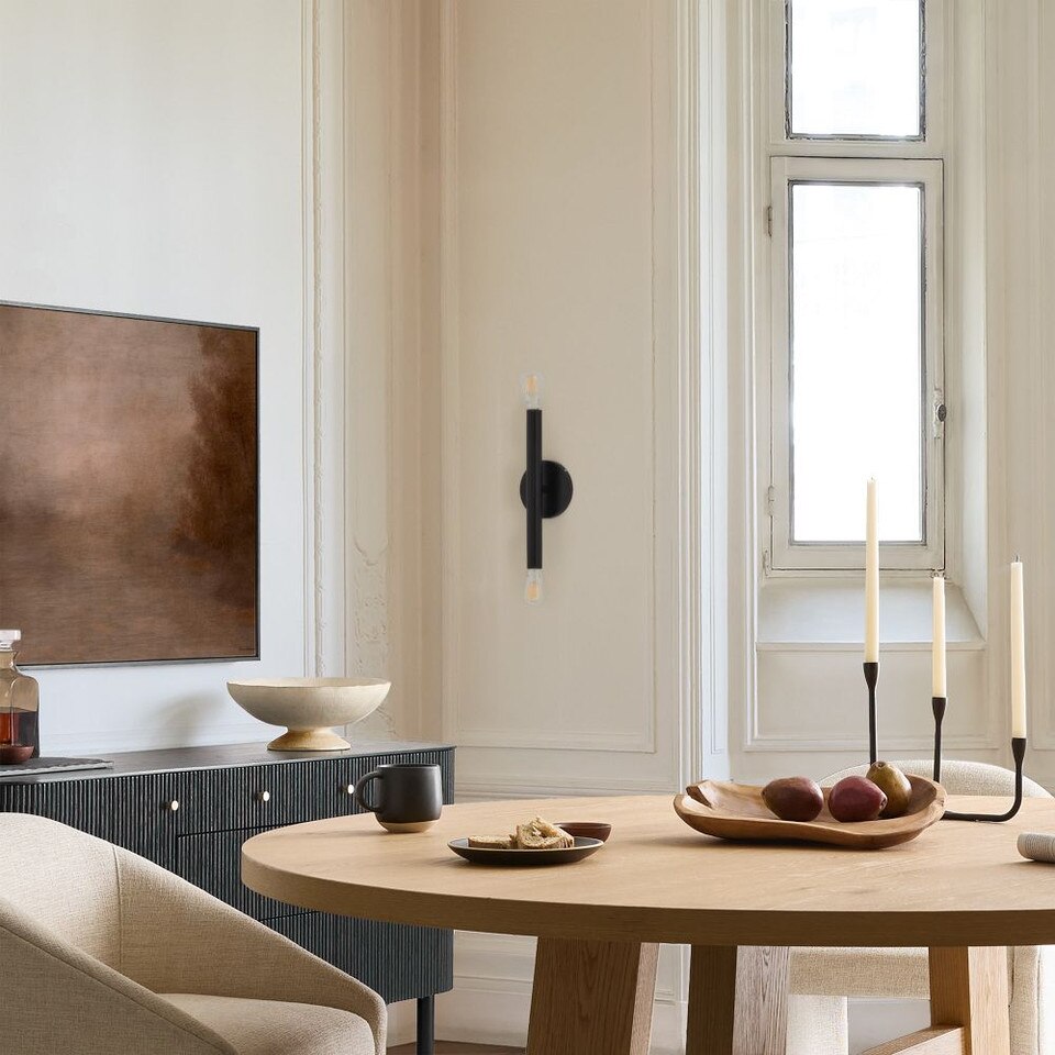 Putnam Round Dining Table (183 cm)