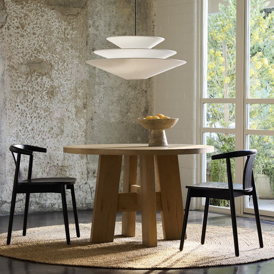 Putnam Round Dining Table (183 cm)