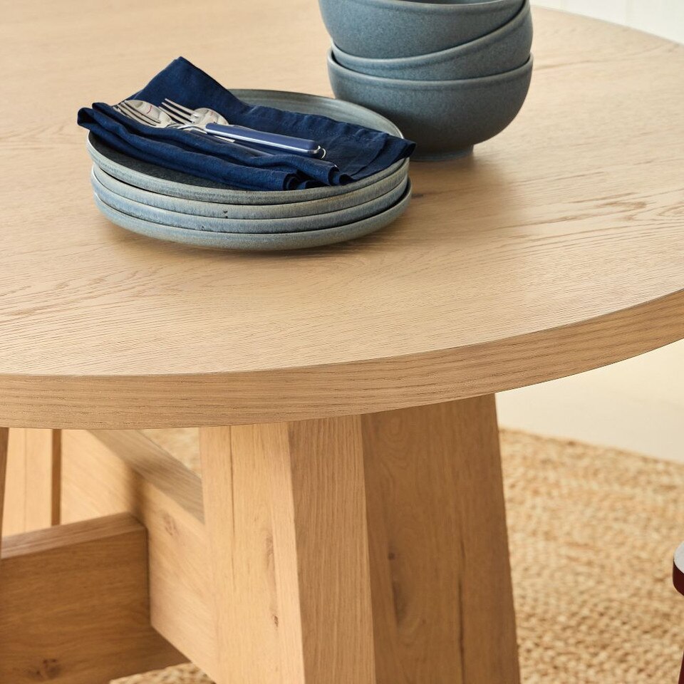 Putnam Round Dining Table (183 cm)