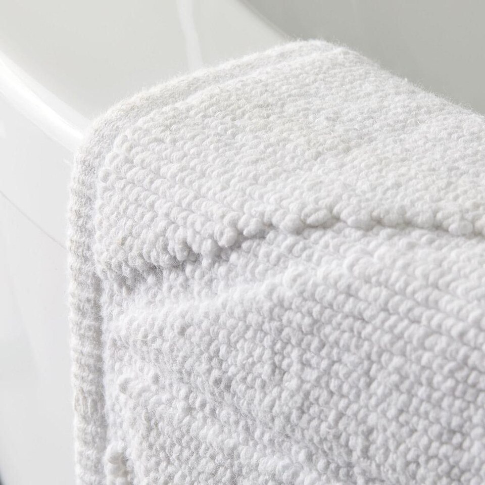 Organic Triangle Sculpted Bath Mat - White