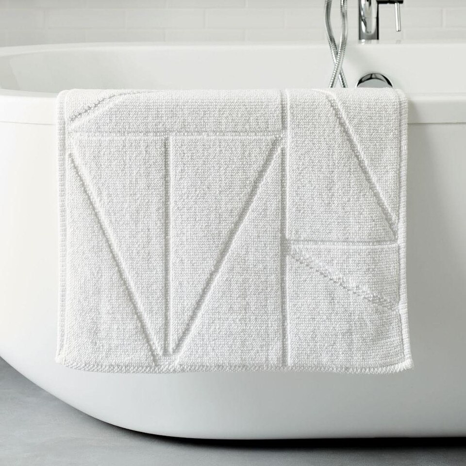Organic Triangle Sculpted Bath Mat - White
